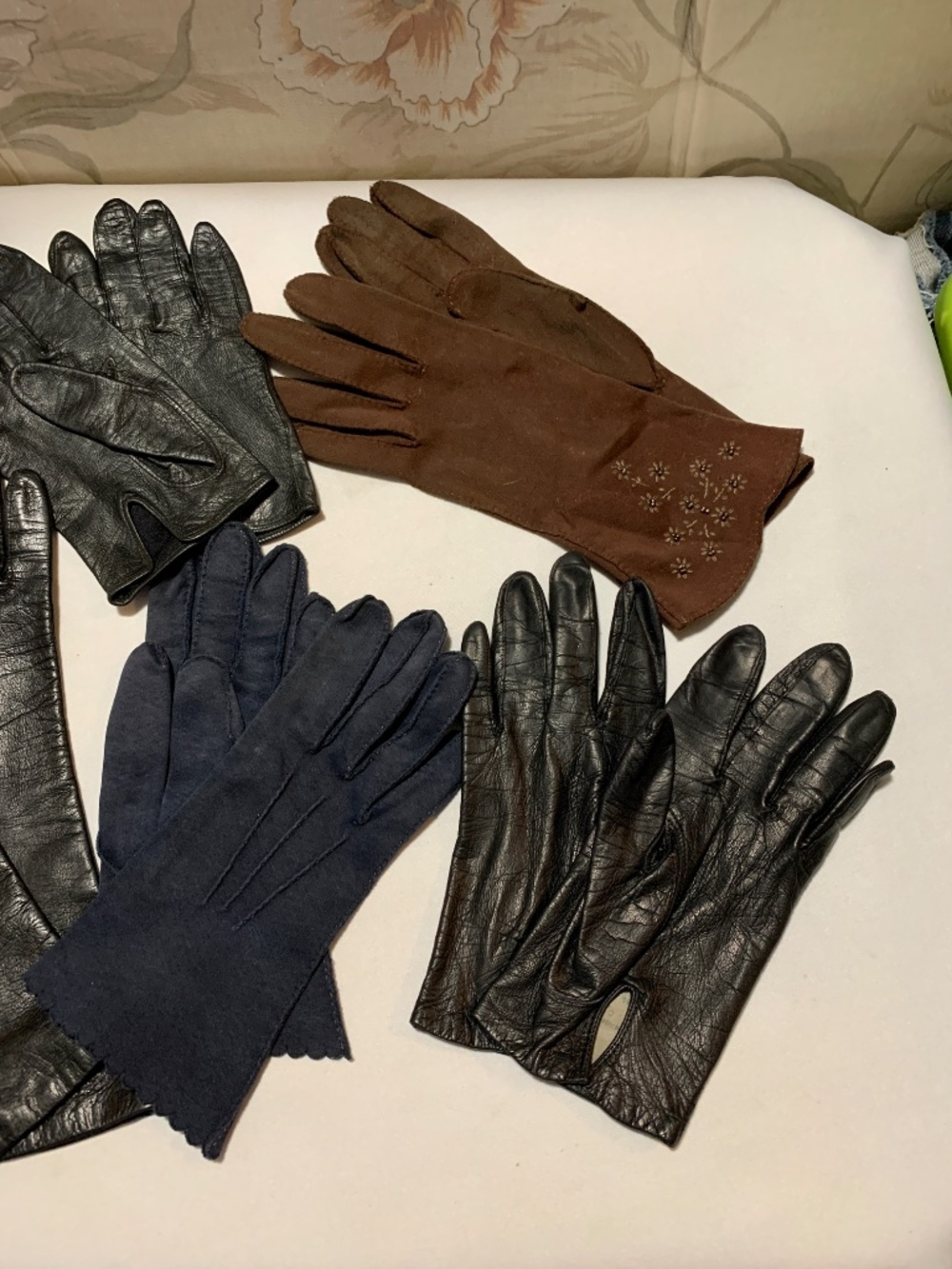 Vintage Lot 5 Pairs of Ladies Black Navy Brown Long Short Leather Cloth Gloves - Picture 5 of 6